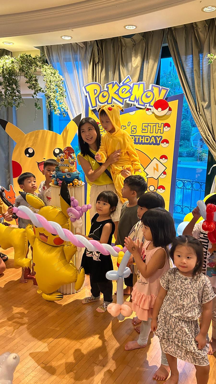 Balloon Sculpting at party