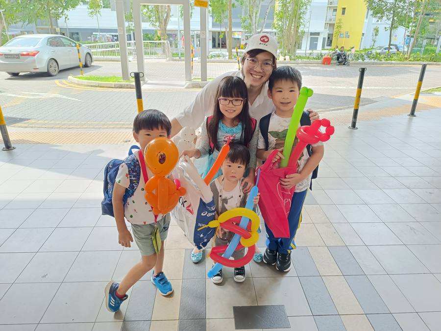 Balloon sculpting outdoor