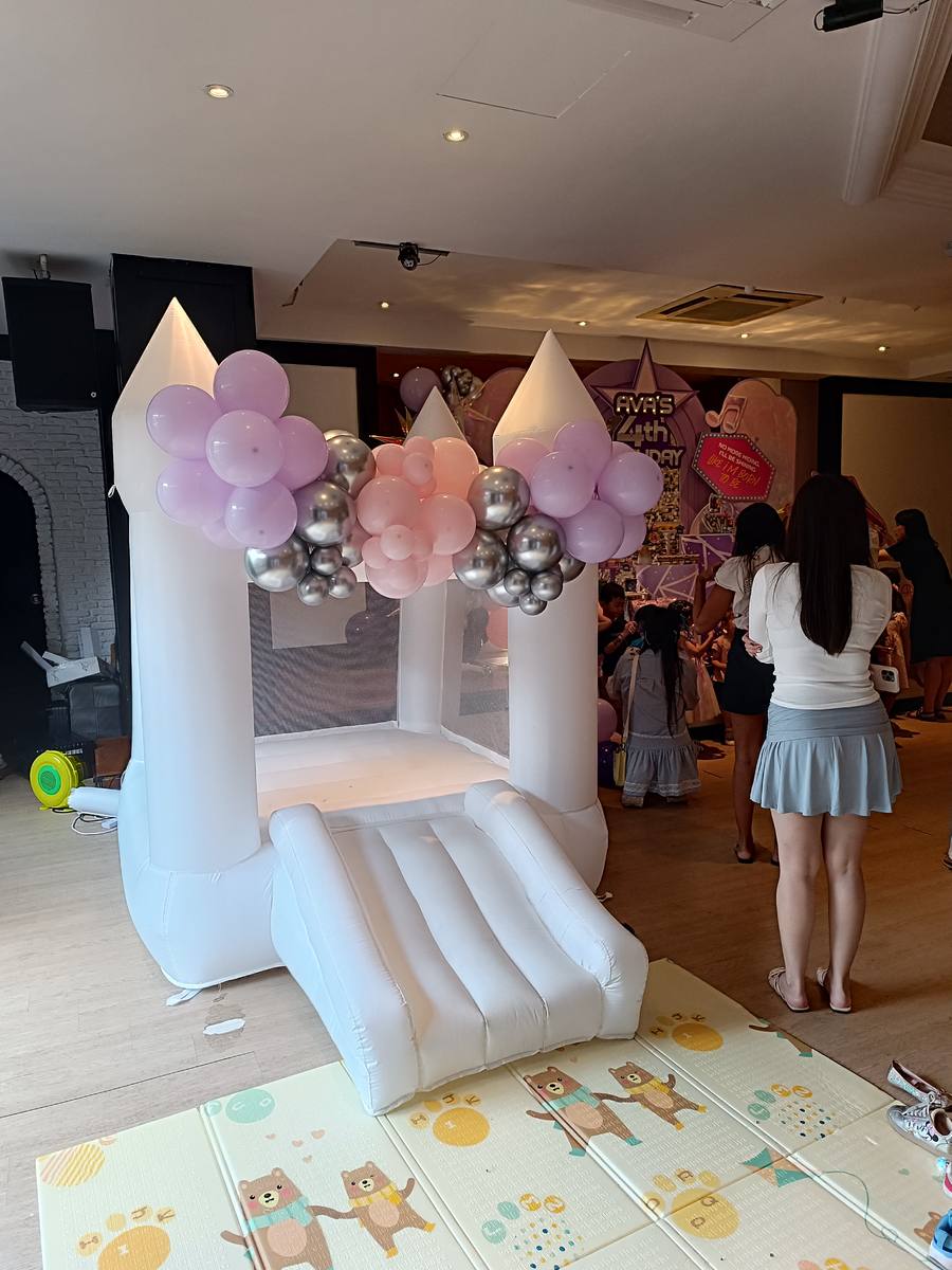 Snow White castle with balloon garland