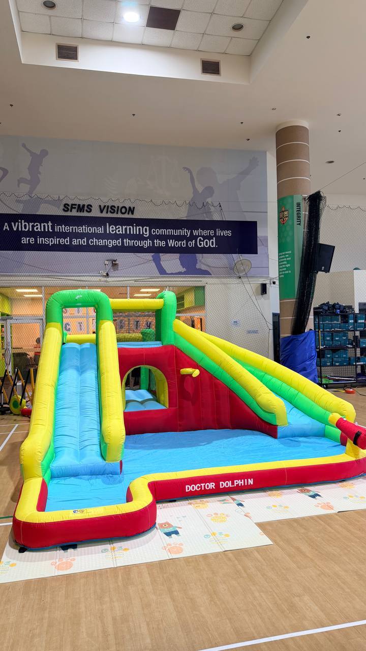 XXL double slide castle in school hall