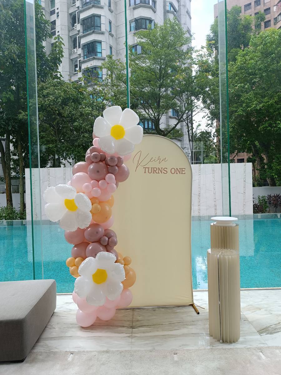 Floral daisy balloon backdrop poolside