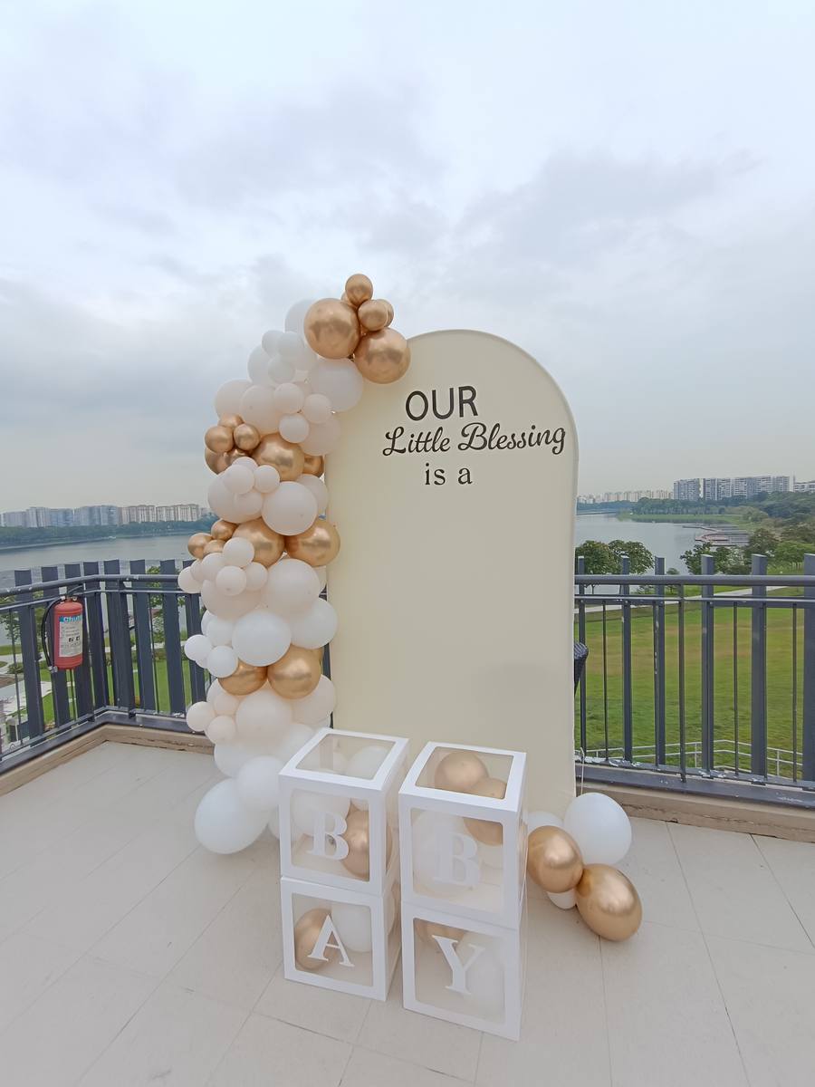 Gold and white outdoor balloon backdrop