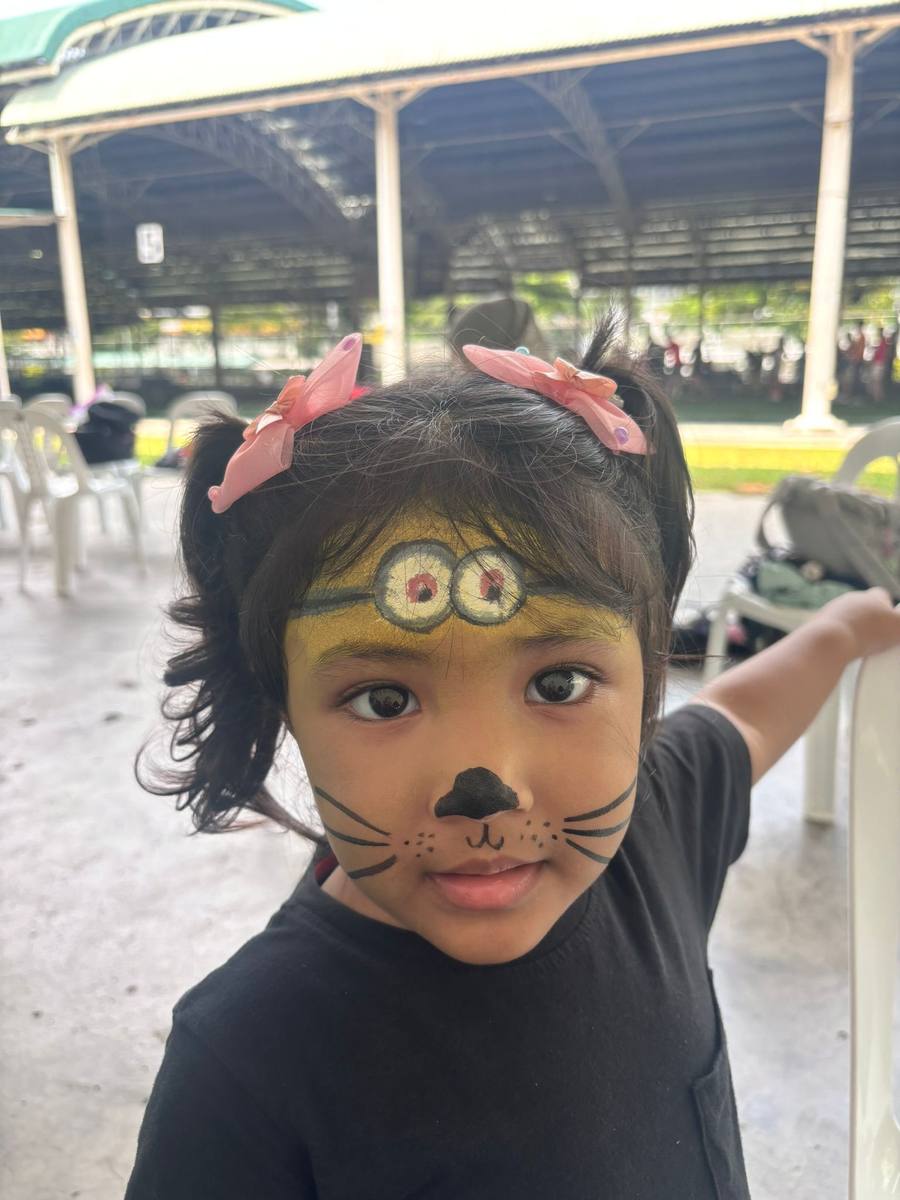 Minion cat face painting