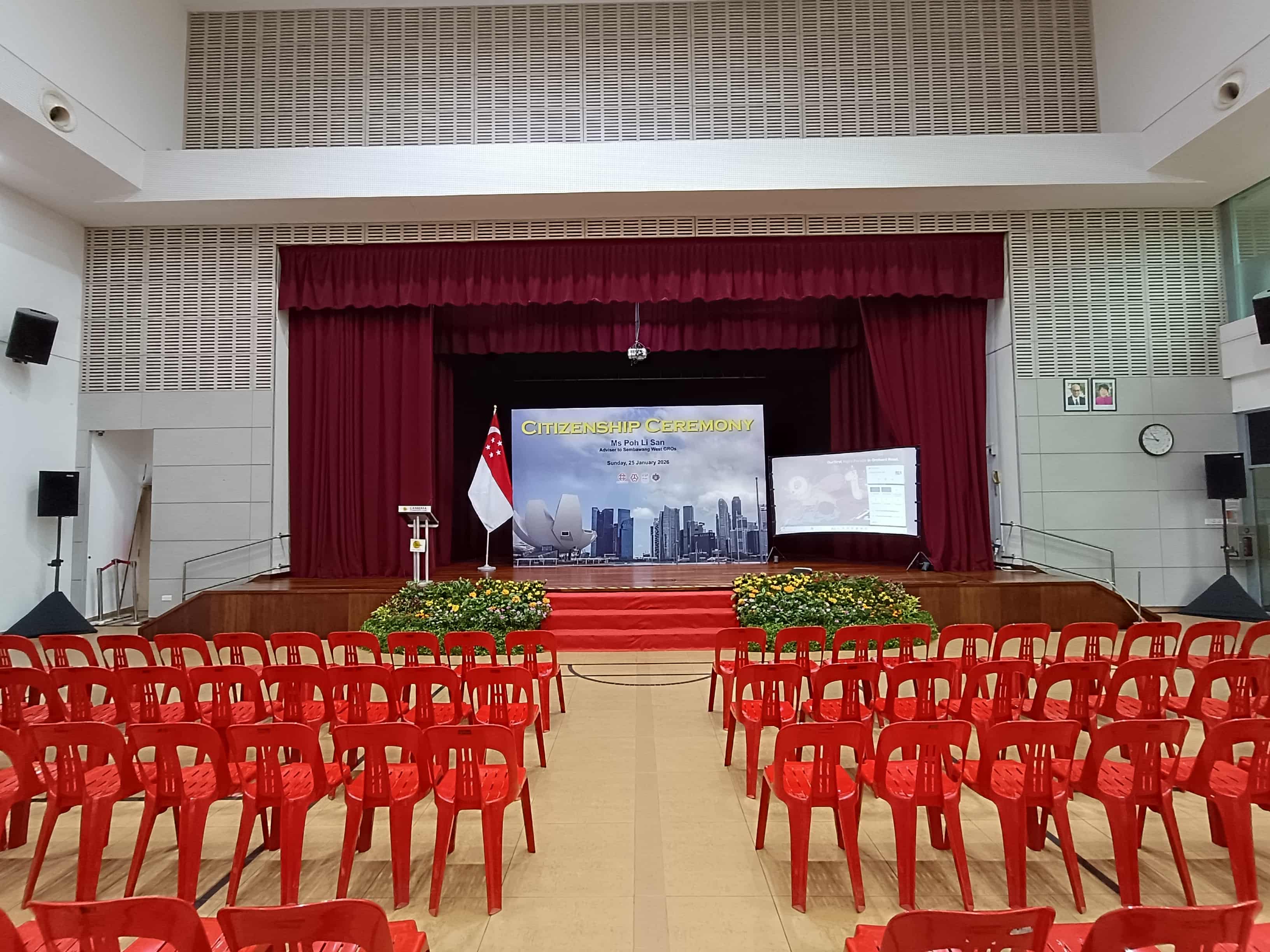 Projector & Screen photo 3